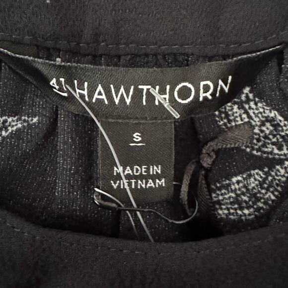 41 Hawthorn Women’s Split Neck Short Sleeve Blouse Black Leaf Print NWT Small - Picture 6 of 7
